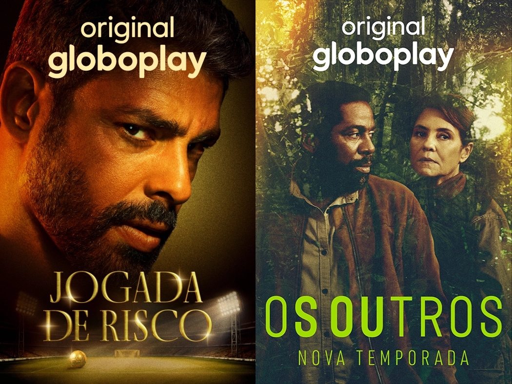 Imagem dividida em dois cartazes originais Globoplay. À esquerda, 'Jogada de Risco' destaca o rosto de um homem e um campo de futebol em tons dourados. À direita, 'Os Outros - Nova Temporada' mostra dois personagens em meio a folhagens em tons de verde.