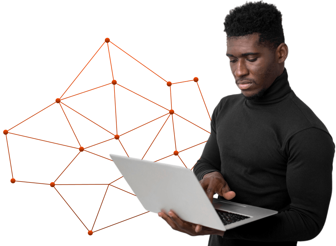 Homem preto concentrado trabalhando com seu computador notebook