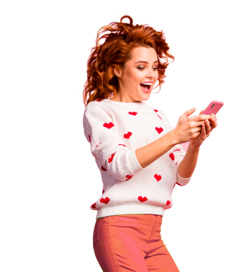 Mulher feliz utilizando o celular