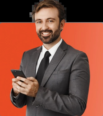 Homem usando celular