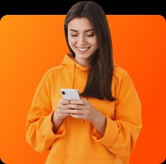 Mulher usando celular